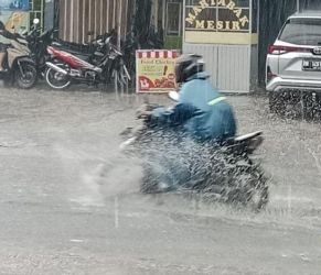 Siapkan Payung, Akhir Pekan Riau Kembali Diguyur Hujan Hingga Malam