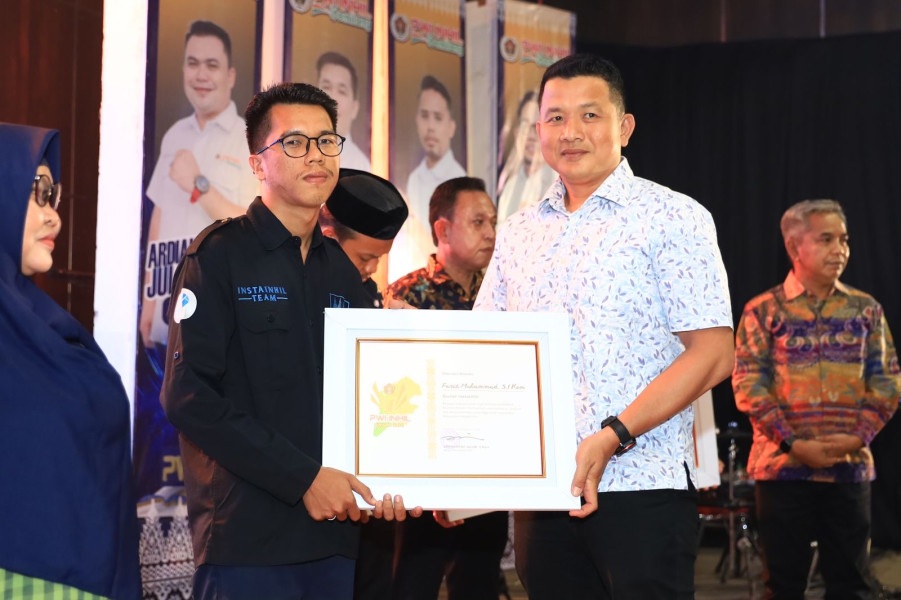 Banyak Bantu UMKM, Konten Creator Fariz Muhammad Terima PWI Inhil Award 2024