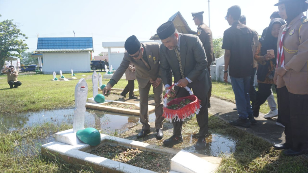 Pemkab dan Forkopimda Inhil Gelar Tabur Bunga di TMP Yudha Bhakti, Kenang Jasa Pahlawan