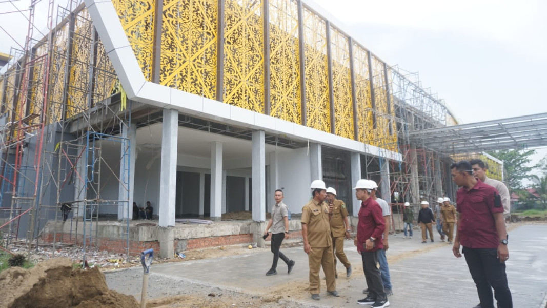 Pj Bupati Inhil Tinjau Progres Pembangunan Gedung Mal Pelayanan Publik di Tembilahan