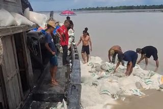 Kapal Karam di Perairan Kuala Merbau, ABK Sebut Bawa 14 Ton Beras Bulog