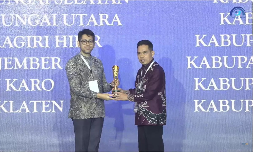 Pj Bupati H Erisman Yahya Terima Penghargaan Kabupaten Sangat Inovatif IGA 2024