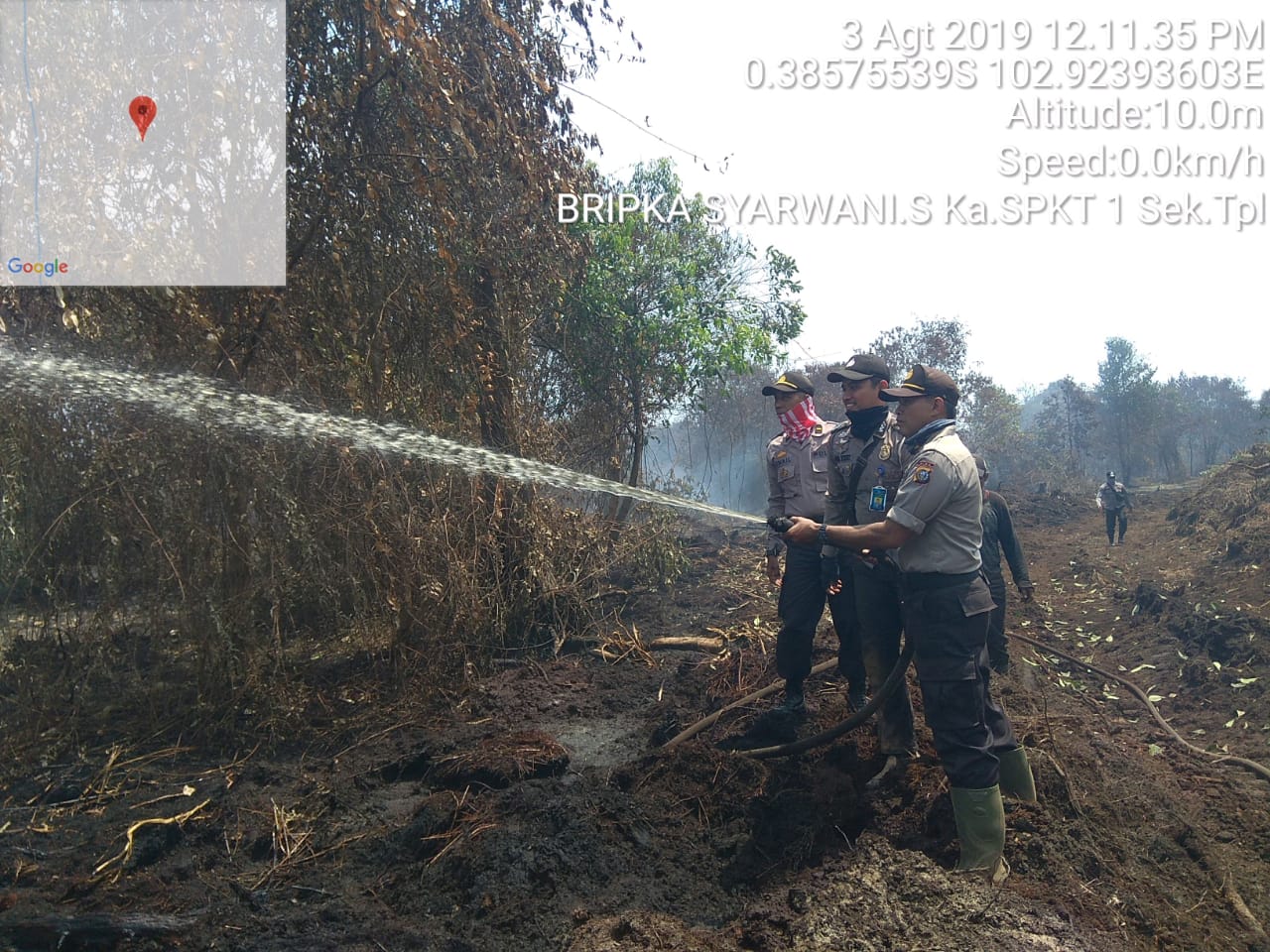 Polsek Tempuling Bersama Masyarakat Tangani Karhutla