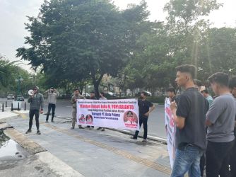 Diduga Terlibat Kasus PT Duta Palma, Mahasiswa Inhu Desak Kejati Tangkap Eks Bupati