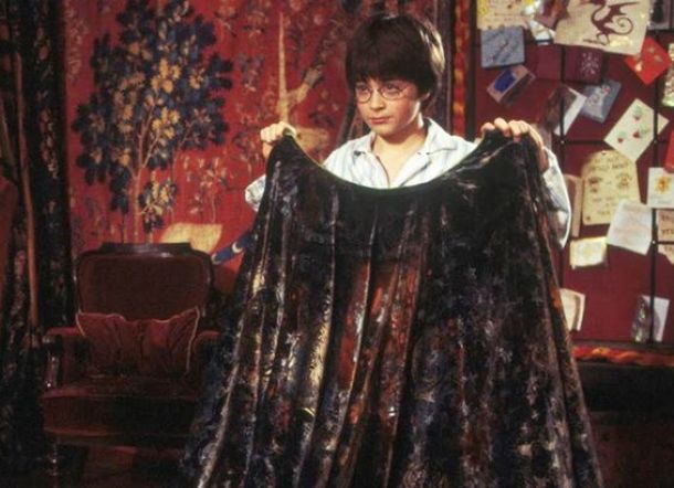 Ilmuan Kembangkan Jubah Tembus Pandang Harry Potter