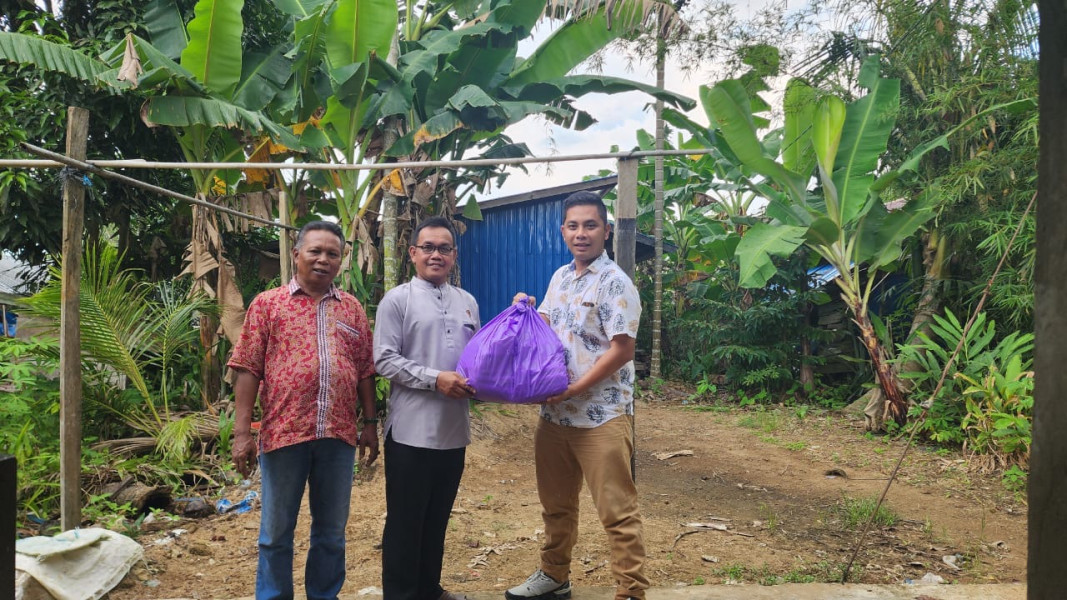 PT Guntung Idamannusa Berikan 100 Paket Bantuan kepada Warga Tendampak Banjir di Desa Lahang Hulu