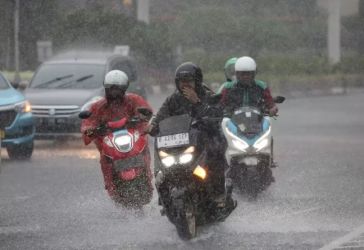 Waspada Hujan Disertai Petir Bakal Mengguyur Sebagian Wilayah Riau Hari Ini