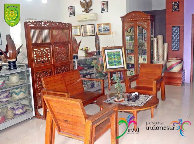 Furniture Mewah Berbahan Dasar Pohon Kelapa Asal Inhil