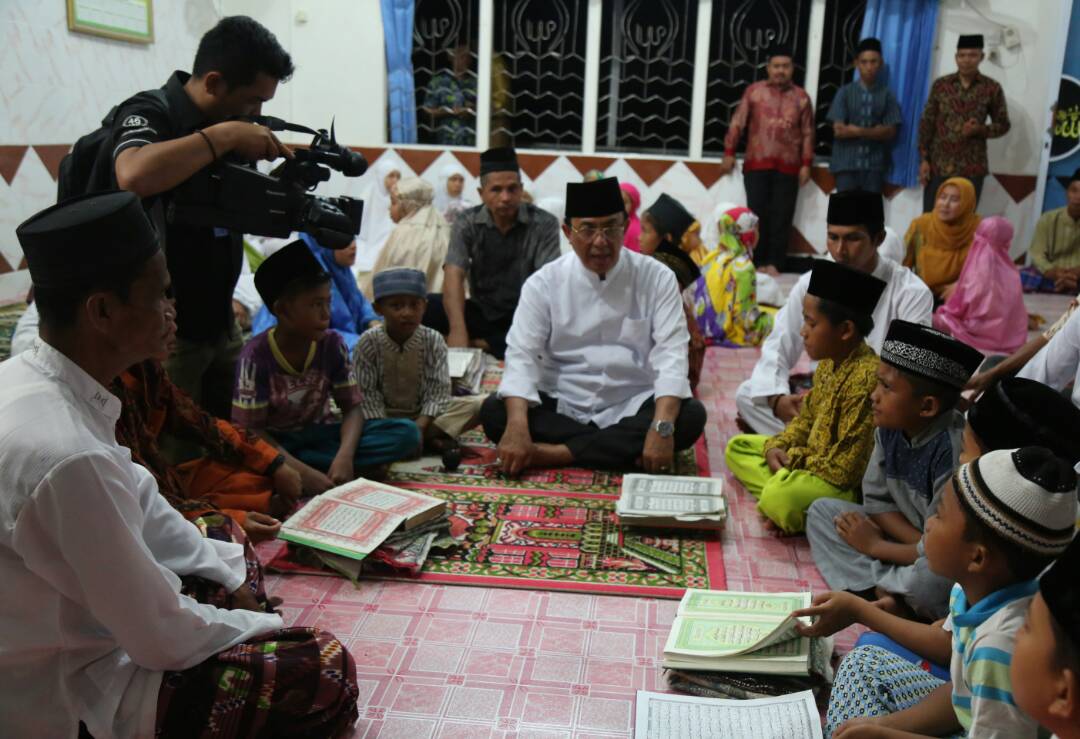 Antusias Anak-anak Mengaji Bersama Bupati Inhil