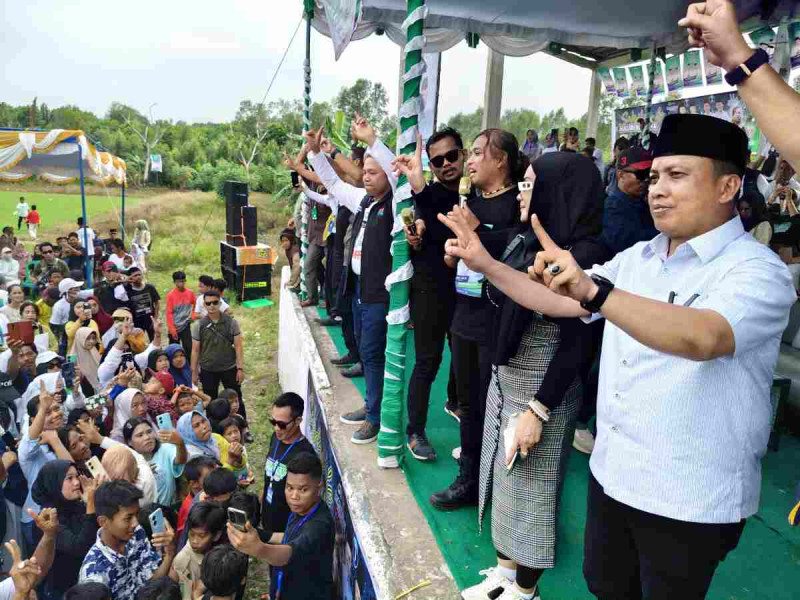 Masyarakat Tanah Merah Sudah Jatuh Cinta dengan Abdul Wahid dan Fermadani