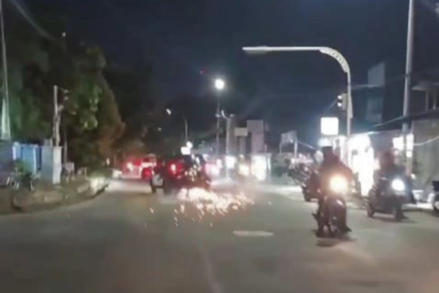 Polisi Ungkap Video Viral Pengemudi Mobil Seret Motor, Tabrak Warga dan Petugas