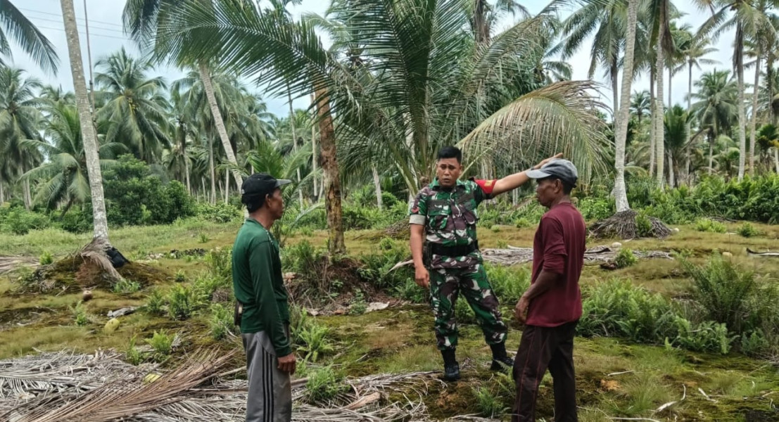 Babinsa Patroli Karhutla Bersama Warga Tunggal Rahayu Jaya